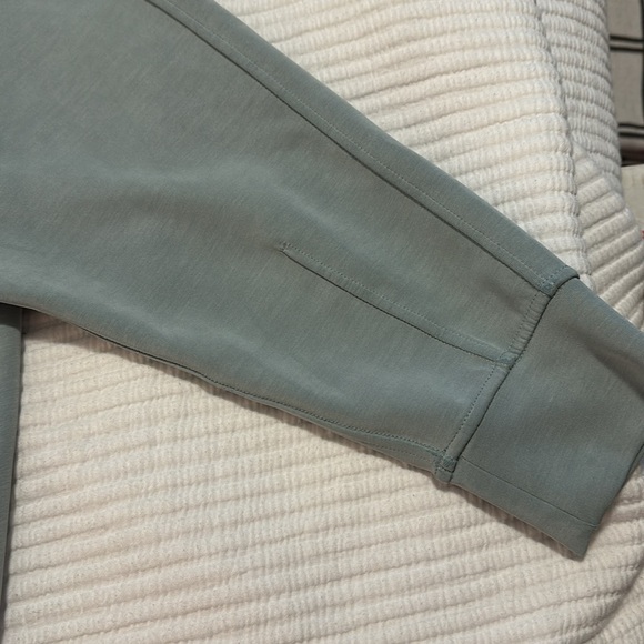 Lululemon Perfectly Oversized Crew - Picture 2 of 5